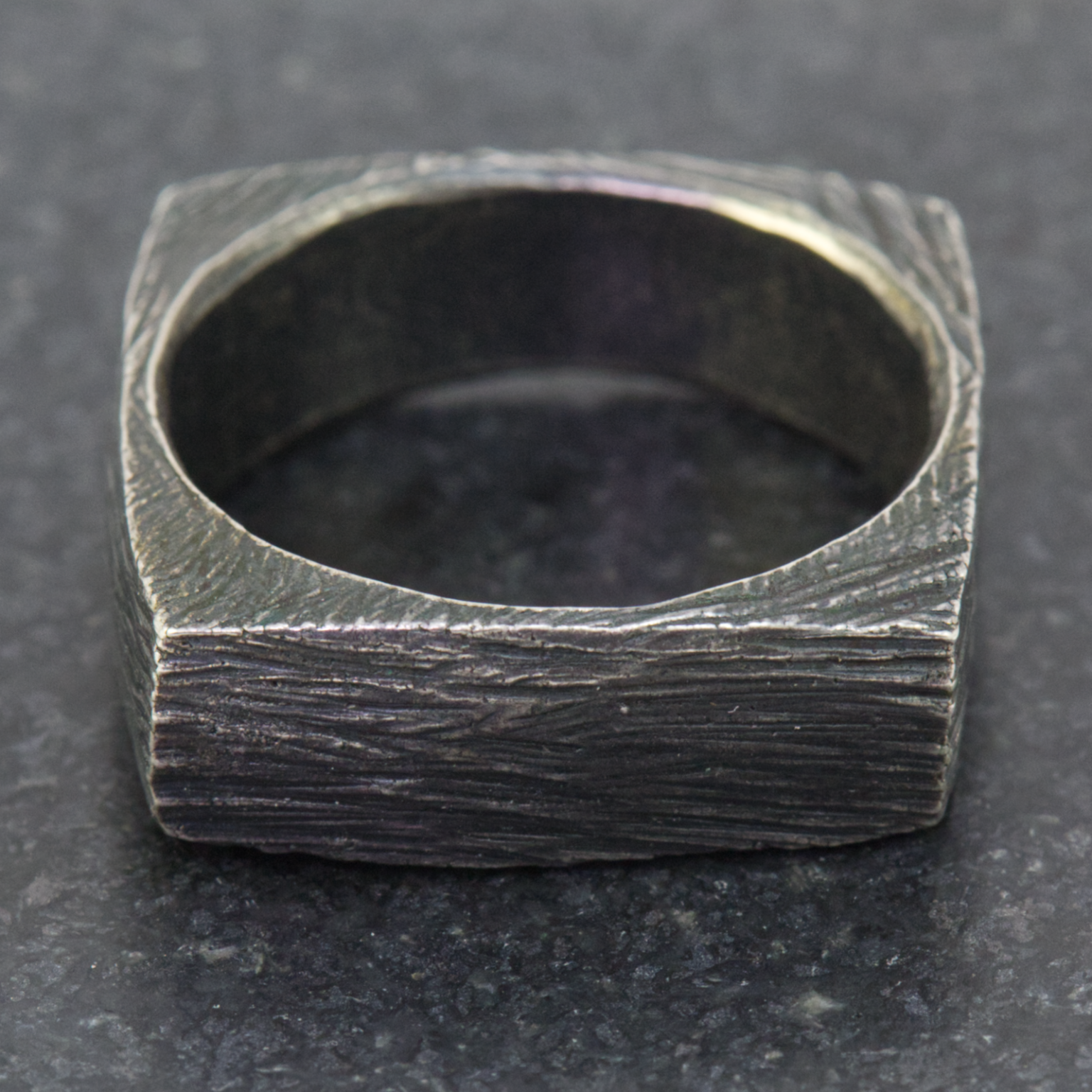 Firkantet ring - oxideret sterlingsølv