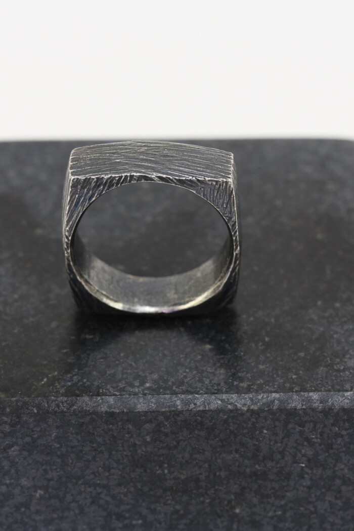 Firkantet ring - oxideret sterlingsølv