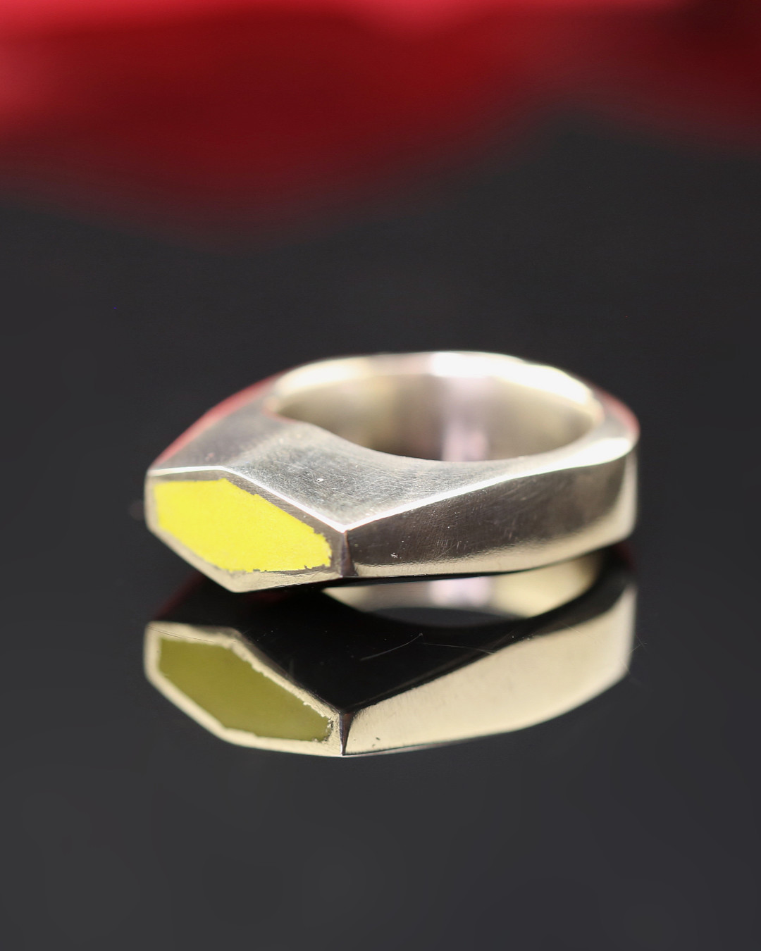 Ring med gul emalje - 1080x1350 | Monbo