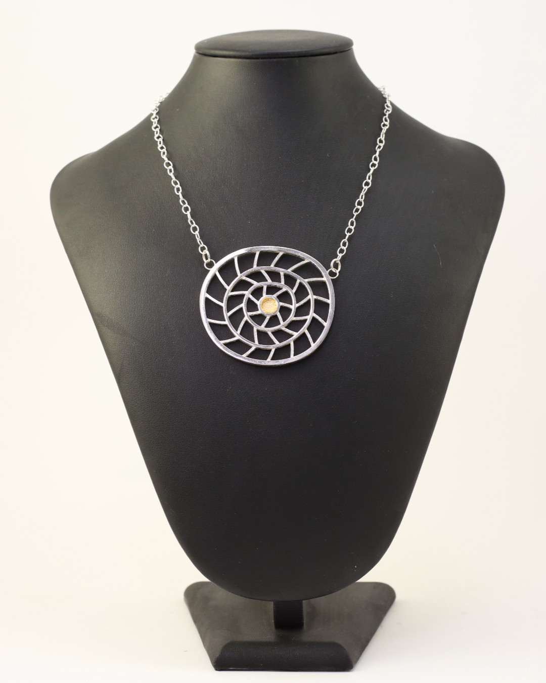 Vedhæng i sølv og bladguld - Bo Kalvslund